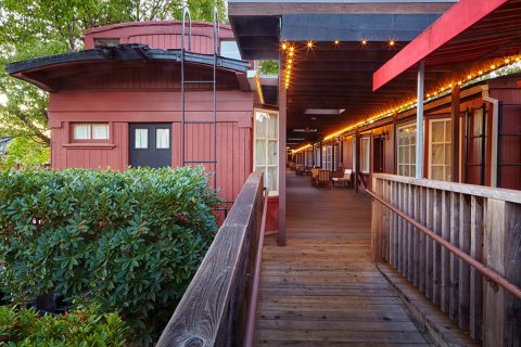 Sleep In An Actual Rail Car When You Stay At This Train-Themed Hotel In Northern California