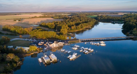 People Drive From All Over For The Seafood At This Charming Maryland Restaurant