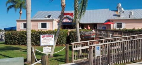 The Dockside Restaurant In The U.S. With The Best Seafood Ever