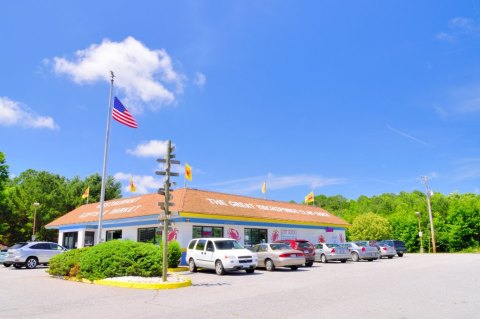 This Unsuspecting Seafood Shack Promises The Best Lunch In Virginia