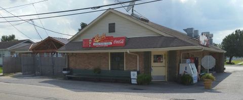 The Most Amazing Po'Boys Can Be Found Inside This Charming Grocery Store In Louisiana