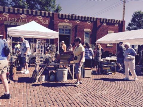 There Are Over 15 Antique Stores In This One Iowa Town And You'll Want To Visit Them All