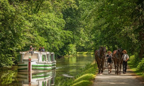 You'll Love This One-Of-A-Kind Canal Boat Ride Just Outside Of Cleveland