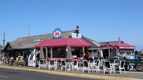 Don’t Let The Outside Fool You, This Seafood Restaurant In Oregon Is A True Hidden Gem