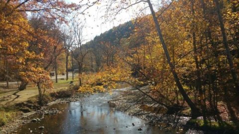 Take A Trip Down This Ohio River That Comes Alive With Fall Colors