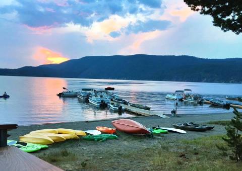 You'll Never Want To Leave This Little Lakeside Resort In Oregon