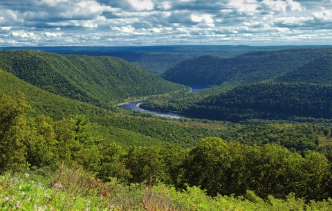 The Breathtaking Overlook In Pennsylvania That Lets You See For Miles And Miles