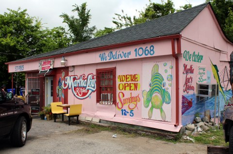 You'll Find The Best Fried Chicken On The Planet At This Inconspicuous South Carolina Restaurant