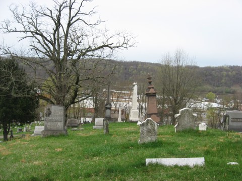 These 9 Haunted Cemeteries In West Virginia Are Not For the Faint of Heart