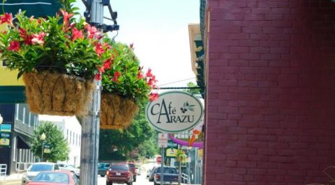 This Quirky Vintage Restaurant In Indiana Has The Most Gorgeous Garden Patio