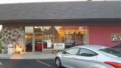 There's A Charming Cafe In Indiana That Serves The Best Fried Chicken And Seafood In The Midwest