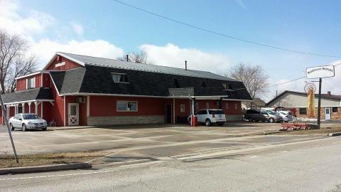 Everyone In Illinois Should Visit This Amazing Antique Barn At Least Once