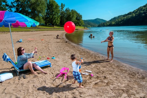 The Underrated Sandy Beach In Kentucky You Absolutely Need To Visit