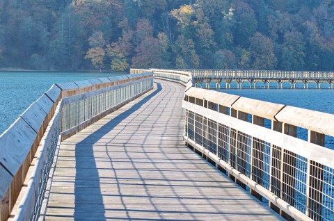 This Washington Wildlife Refuge Has Endless Boardwalks And You'll Want To Explore Them All