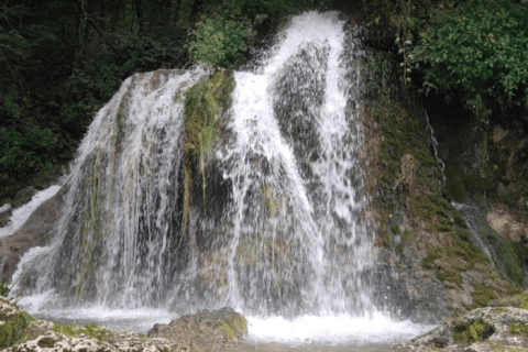 The Ultimate Bucket List For Anyone In Iowa Who Loves Waterfall Hikes