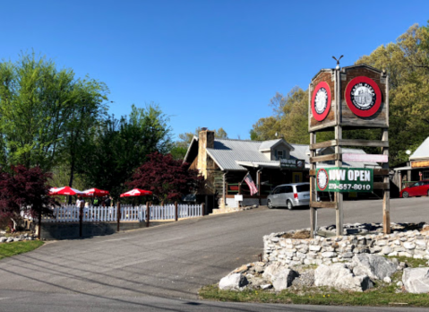 The Kentucky Cabin That Serves Up Some Of The Best Pizza In The State