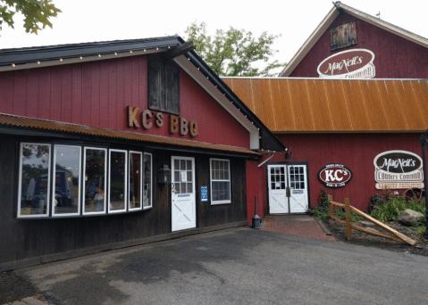 There’s A BBQ Joint In New Hampshire That Serves A Shovelful Of Meat We Bet You Can’t Eat All At Once