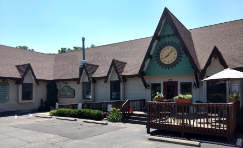 The Award-Winning Pastry Shop In Michigan That's Known For Its Old-Fashioned Ways