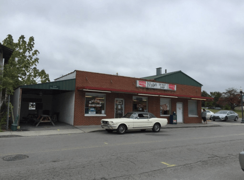 The Award-Winning Donut Shop In Tennessee That's Known For Its Old-Fashioned Ways