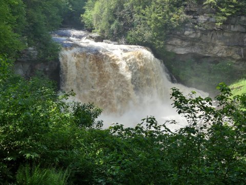 The Ultimate Bucket List For Anyone In West Virginia Who Loves Waterfall Hikes