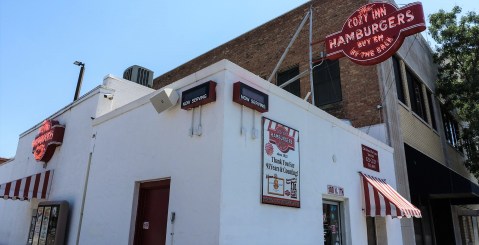 Sink Your Teeth Into The Most Delicious Burgers From This Century Old Kansas Restaurant