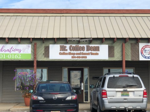 This Alabama Coffee Shop Serves A 2-Pound Cinnamon Roll... And You've Got To Try It