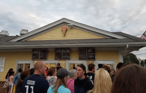 The Ice Cream Parlor In Rhode Island That's So Worth Waiting In Line For