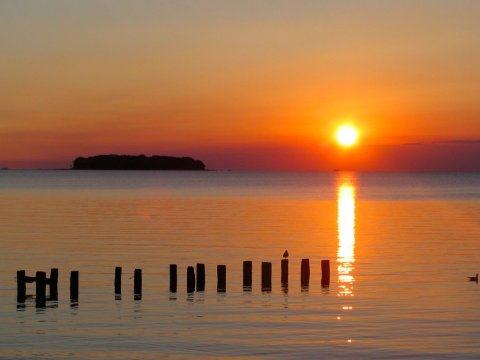 Dip Your Toes Into The Warmest Water At This Connecticut Beach