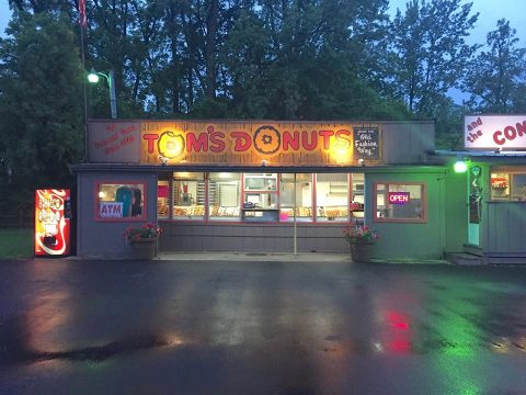 The Award-Winning Donut Bakery In Indiana That's Known For Its Old-Fashioned Ways