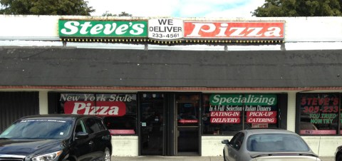 The Pizza At This Delicious Florida Eatery Is So Big It Falls Off The Table