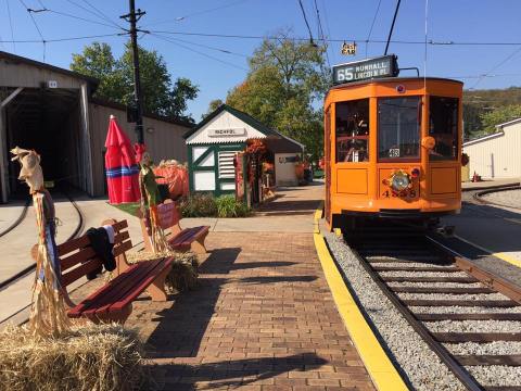 This Pumpkin Patch Trolley Near Pittsburgh Is The Perfect Start To Fall