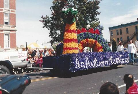 The Epic Autumn Leaf Festival Near Pittsburgh You Won't Want To Miss