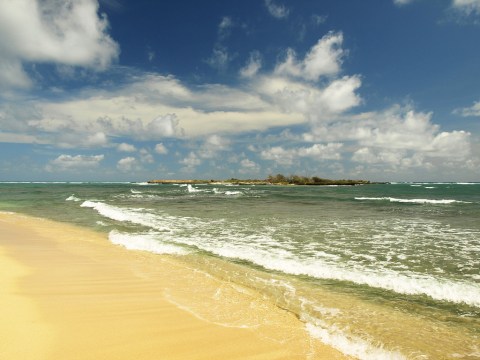 Few People Know There’s A Hawaii Island You Can Walk To