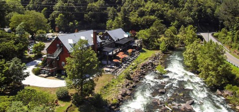 This Historic Mountain Lodge In North Carolina May Be Your New Favorite Hideout