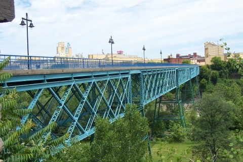 The One Walkable Bridge In New York That Gives You An Amazing Waterfall View