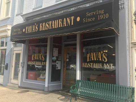 The Century-Old Diner In Kentucky That's The Ultimate Crowd Pleaser