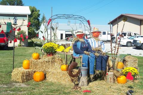 This Small Town In Illinois Transforms Into A Scarecrow Wonderland Each Year