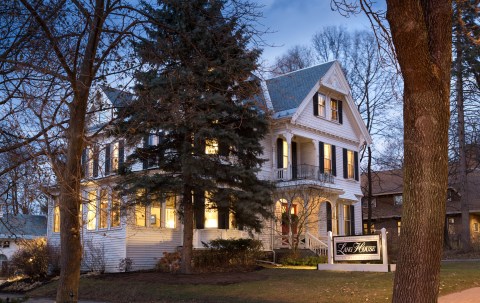 Once You Set Foot Inside This Beautiful Vermont Bed And Breakfast, You'll Never Want To Leave