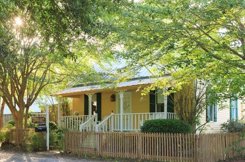 These Louisiana Lakeside Cottages Belong At The Top Of Your Travel Wish List