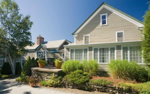 This Farmhouse Getaway Hiding In New Hampshire Is Positively Delightful