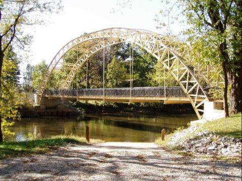 The Untold Story Of This Historic Old Bridge In Indiana Is A Little-Known Legend