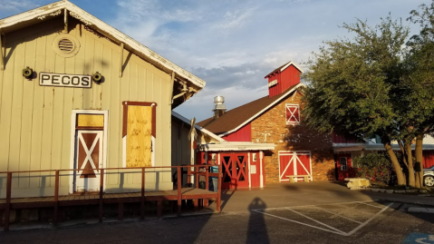 There's A Delicious Steakhouse Hiding Inside This Old Texas Barn That's Begging For A Visit