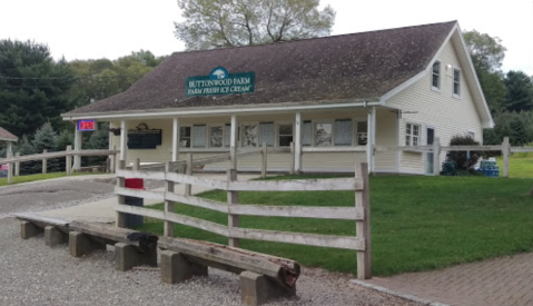 The Farm Train Ride In Connecticut That's Perfect For A Fall Day