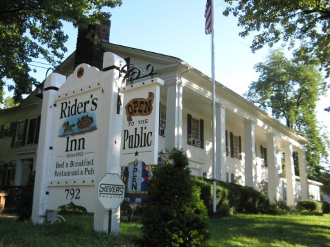 The History Behind This Remote Hotel Near Cleveland Is Both Eerie And Fascinating