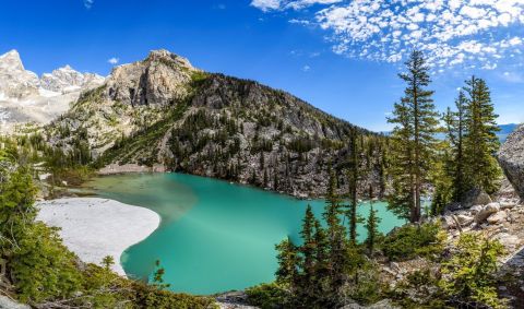 Visit This Magical Wyoming Lake With Emerald Waters For One Last Taste Of Summer