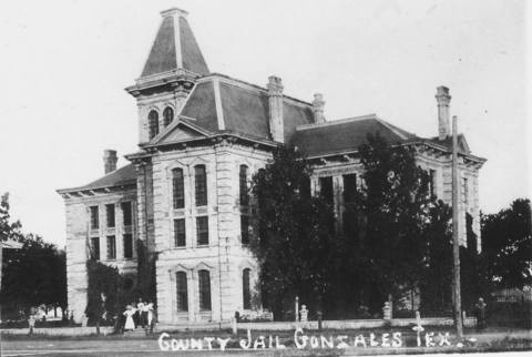 This Ghost Hunt In An Abandoned Texas Jail Isn’t For The Faint Of Heart