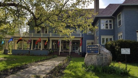 The Historic Bed And Breakfast In Michigan That Feels Like The English Countryside