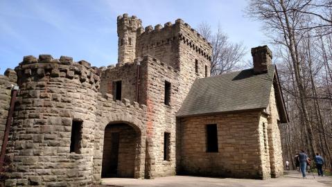 The Awesome Hike Near Cleveland That Will Take You Straight To An Abandoned Castle