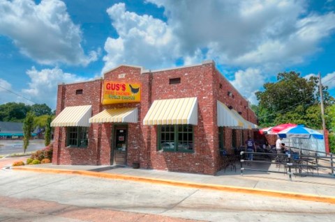 Tennesseans Have Spoken And This Is The Absolute Favorite Fried Chicken Restaurant In The State