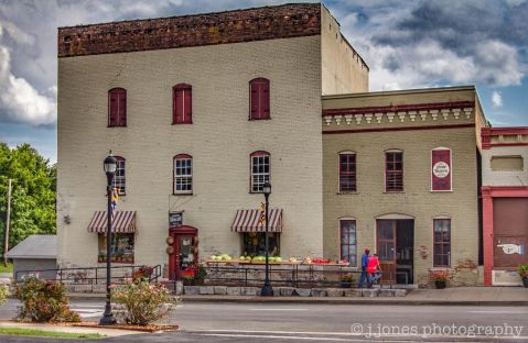 The Charming Corner Store In Kentucky With The Best Country Ham In The State